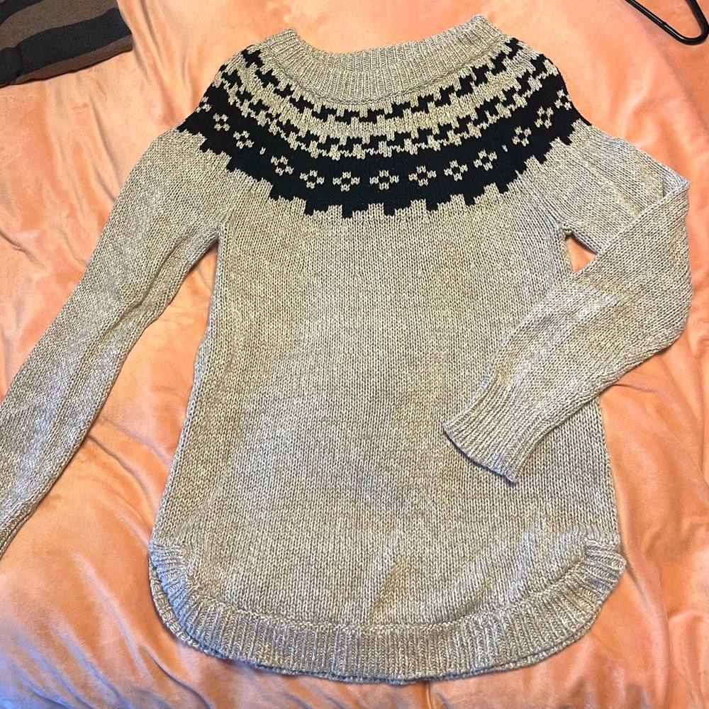 Market and Spruce Small Sweater